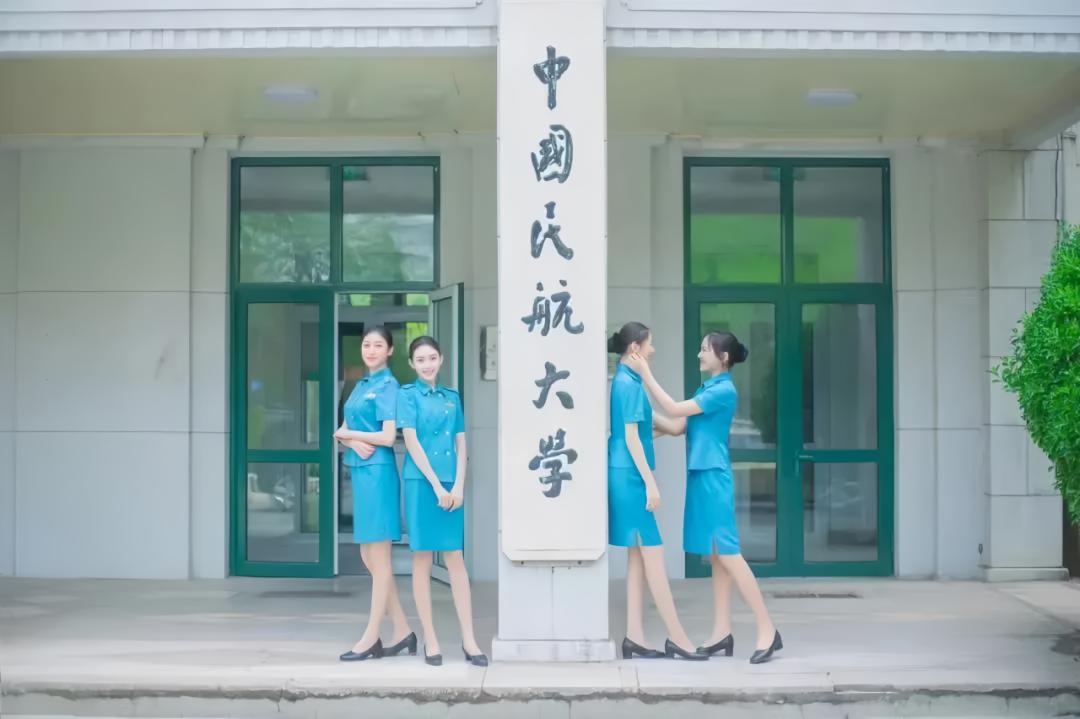 空姐學(xué)歷逐步升級(jí)：中國(guó)民航大學(xué)等明年停招?？茖哟慰粘?>
</div>
</div>
<div   id=